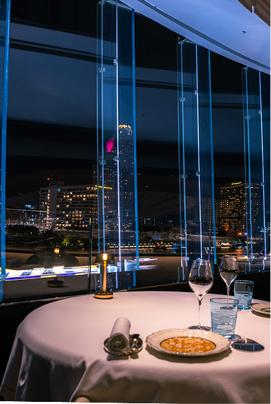 showcase-slide-store-image